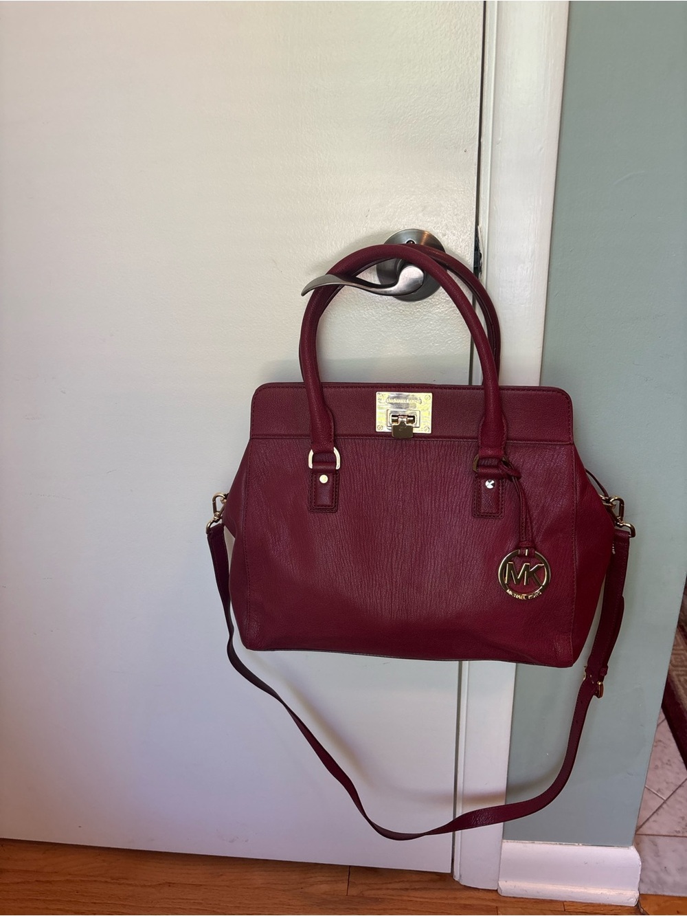 Michael Kors Red Leather Satchel/Crossbody – Like New + Free Gift 🎁